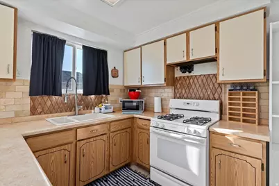 5025 W Moon Flower Cir S, Kearns, UT 84118 - Photo 12