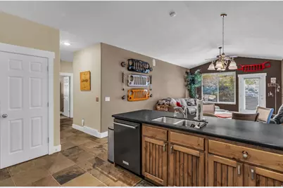 102 E Manilla Dr, Draper, UT 84020 - Photo 10