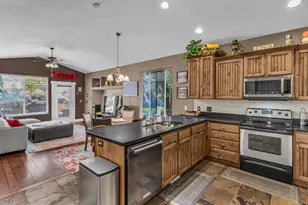 102 E Manilla Dr, Draper, UT 84020 - Photo 8