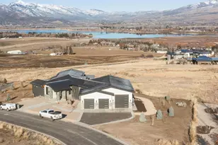 7554 E Dogwood Dr, Huntsville, UT 84317 - Photo 2