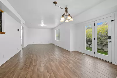 7474 S Sunset Maple Dr, West Jordan, UT 84081 - Photo 10