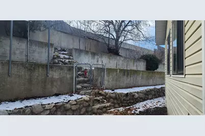 1492 E Sandy Hills Dr, Sandy, UT 84093 - Photo 34