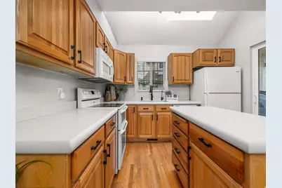 588 E Briarsprings Cir, Midvale, UT 84047 - Photo 6