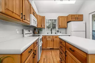 588 E Briarsprings Cir, Midvale, UT 84047 - Photo 6