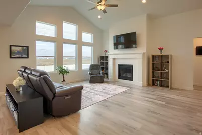 2714 N 3200 W, Plain City, UT 84404 - Photo 4