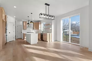 2237 E Parkside Cir S, South Ogden, UT 84403 - Photo 8