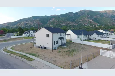 2237 E Parkside Cir S, South Ogden, UT 84403 - Photo 2