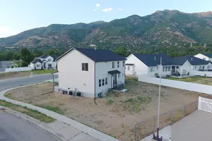 2237 E Parkside Cir S, South Ogden, UT 84403 - Photo 2