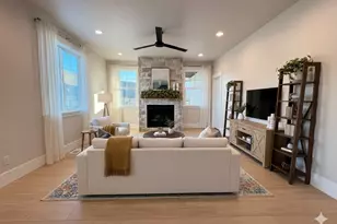 3607 E Bluebell Dr, Eagle Mountain, UT 84005 - Photo 2