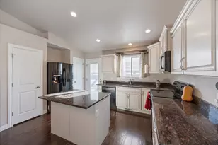 1758 E Tumwater Ln N, Eagle Mountain, UT 84005 - Photo 4