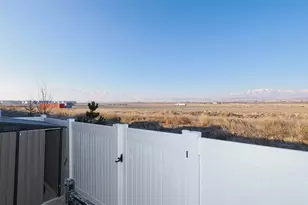 623 N Scuttlebutt Ln, Saratoga Springs, UT 84043 - Photo 4