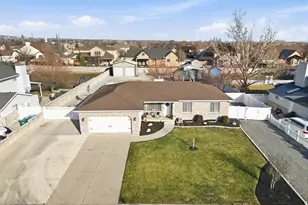 3124 W Elmwood Dr, Riverton, UT 84065 - Photo 2