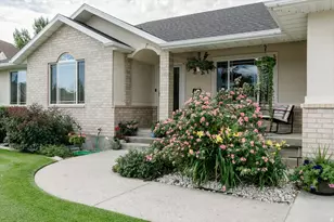 562 Aspen Cir, Preston, ID 83263 - Photo 2