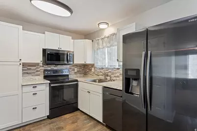 1521 N 2275 W, Clinton, UT 84015 - Photo 4