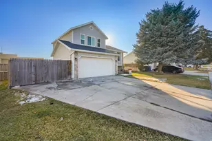 5661 W Sunkist Dr S, Kearns, UT 84118 - Photo 2
