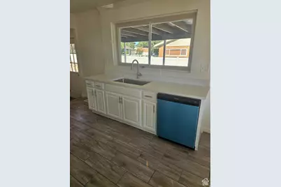 956 E Sego Lily Dr, Sandy, UT 84094 - Photo 8