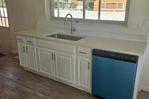 956 E Sego Lily Dr, Sandy, UT 84094 - Photo 8