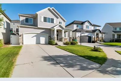 1023 W Molly Pitcher Cir, Bluffdale, UT 84065 - Photo 2