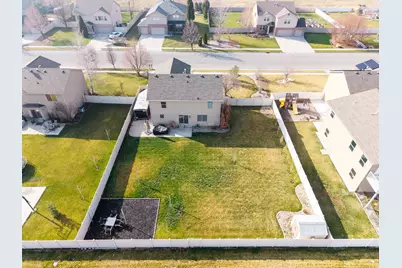 475 Wellington Dr, Kaysville, UT 84037 - Photo 4