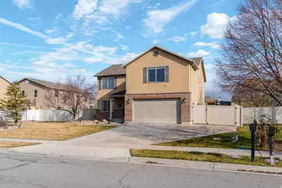 475 Wellington Dr, Kaysville, UT 84037 - Photo 2