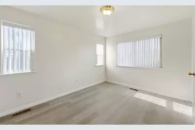 1076 S Glendale Cir, Salt Lake City, UT 84104 - Photo 20