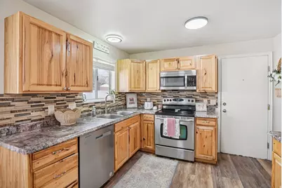 9571 S David St E, Sandy, UT 84070 - Photo 8