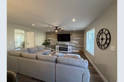 35 E Water Ln, Vineyard, UT 84059 - Photo 6