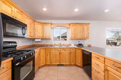 167 E 600 N, Roosevelt, UT 84066 - Photo 10