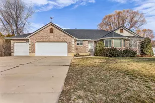 1740 W 200 N, Kaysville, UT 84037 - Photo 2