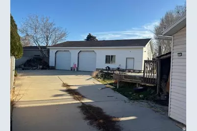 1343 W Persimmon Pl, Taylorsville, UT 84123 - Photo 2