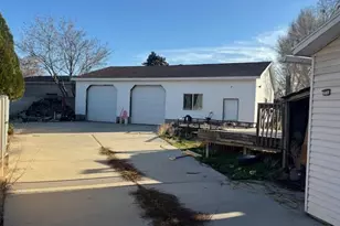 1343 W Persimmon Pl, Taylorsville, UT 84123 - Photo 2