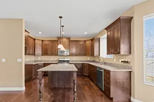 698 W 650 S, Layton, UT 84041 - Photo 8