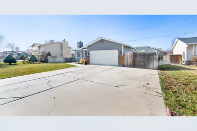 11062 S Sandy Dunes Dr E, Sandy, UT 84094 - Photo 4