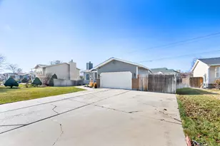 11062 S Sandy Dunes Dr E, Sandy, UT 84094 - Photo 4