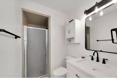 11062 S Sandy Dunes Dr E, Sandy, UT 84094 - Photo 14