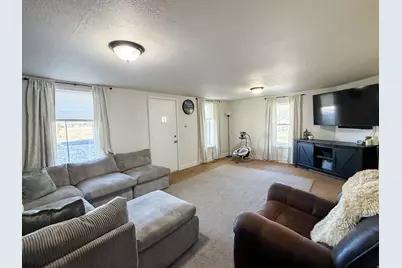 130 E Center St, Henefer, UT 84033 - Photo 4