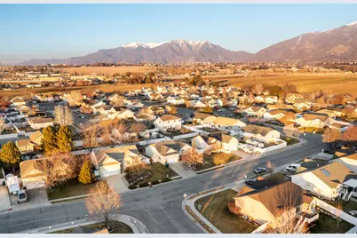 227 E 1500 N, Layton, UT 84041 - Photo 2