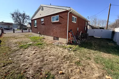 56 W Cottage Ave, Sandy, UT 84070 - Photo 16