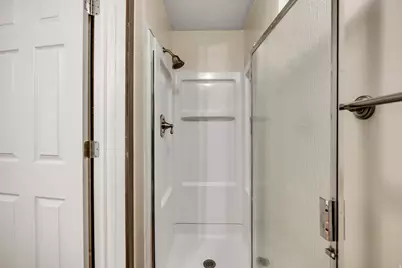 8136 S Cottonwood Cir, Sandy, UT 84094 - Photo 10