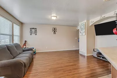 1327 Lily Pad Dr, Spanish Fork, UT 84660 - Photo 2