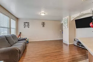 1327 Lily Pad Dr, Spanish Fork, UT 84660 - Photo 2