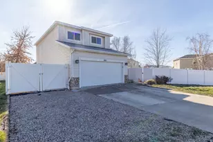 810 S 175 E, Layton, UT 84041 - Photo 2