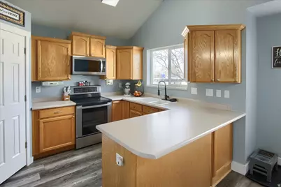 2602 W 3900 S, Roy, UT 84067 - Photo 8