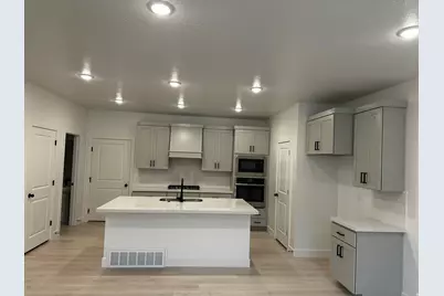 26 S Moonlit Rd, Mapleton, UT 84664 - Photo 2