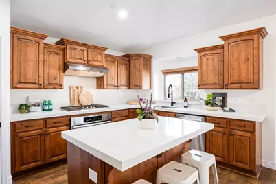 439 E Midlake Dr, Draper, UT 84020 - Photo 2