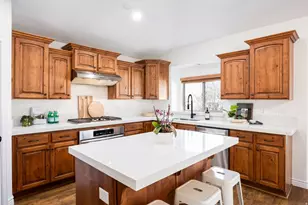 439 E Midlake Dr, Draper, UT 84020 - Photo 2