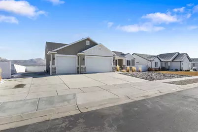 4854 N Cliffrose Dr, Eagle Mountain, UT 84005 - Photo 4