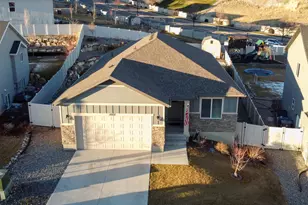 1666 W Foxberry Rd, Santaquin, UT 84655 - Photo 2