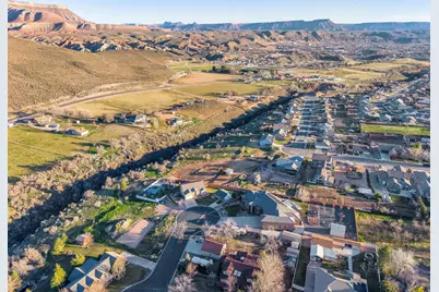 210 W Peachtree Dr, Toquerville, UT 84774 - Photo 24