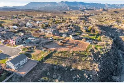 210 W Peachtree Dr, Toquerville, UT 84774 - Photo 18